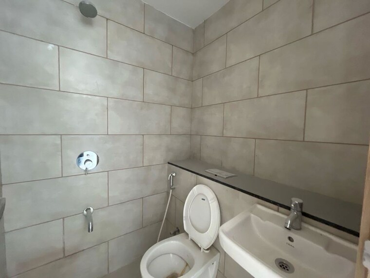 Bathroom, rustomjee-crown 4 Bedroom 2170 Sq.Ft. Apartment In Prabhadevi Mumbai 10285760