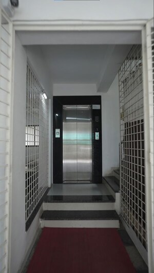 Lift in  Pg at Jagnade Chowk – for Rent