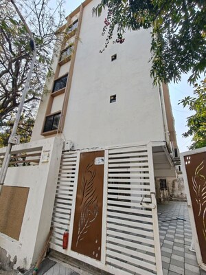  Pg – Exterior View View at Jagnade Chowk - for Rent