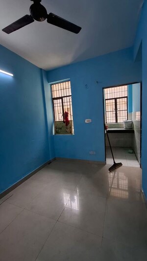 Room in 1 BHK Apartment at Sector 10 Greater Noida – for Sale