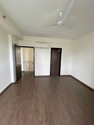 Room in 4 BHK Apartment at BPTP Mansions Park Prime, Sector 66 – for Rent