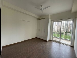 Room in 4 BHK Apartment at BPTP Mansions Park Prime, Sector 66 – for Rent