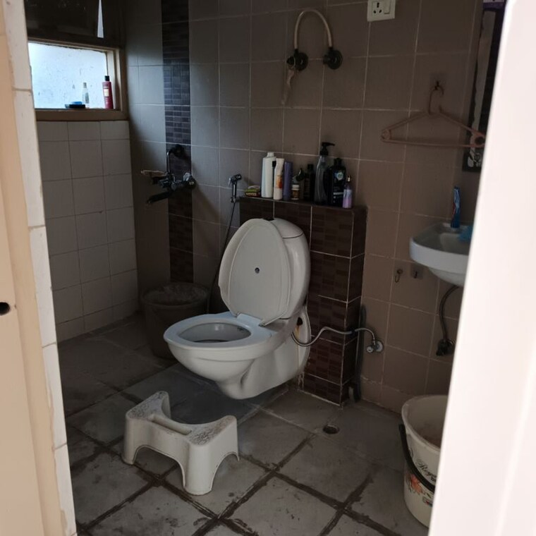 Attached Bathroom, omaxe-heights 2 Bedroom 1200 Sq.Ft. Apartment In Sector 86 Faridabad 10286027