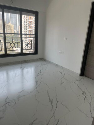 Room in 3 BHK Apartment at Mulund West – for Sale