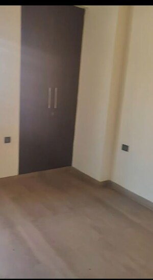 Room in 3 BHK Apartment at M R Platinum 321, Raj Nagar Extension – for Rent