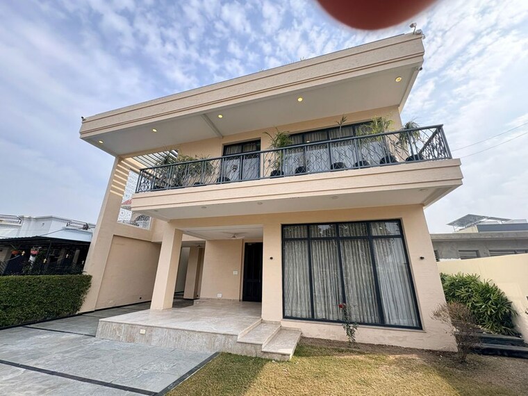 Exterior View, panchkula urban estate 5 Bedroom 500 Sq.Yd. Independent House In Panchkula Urban Estate Panchkula 10286196