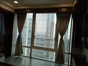 Room in 4 BHK Apartment at Indiabulls Blu, Worli – for Rent