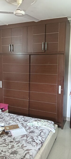 Furnished Amenities in 4 BHK Apartment at AWHO Devinder Vihar, Sector 56 – for Rent