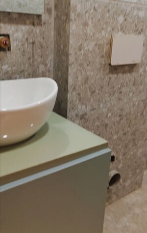 Furnished Amenities in 2 BHK Builder Floor at East Of Kailash – for Sale