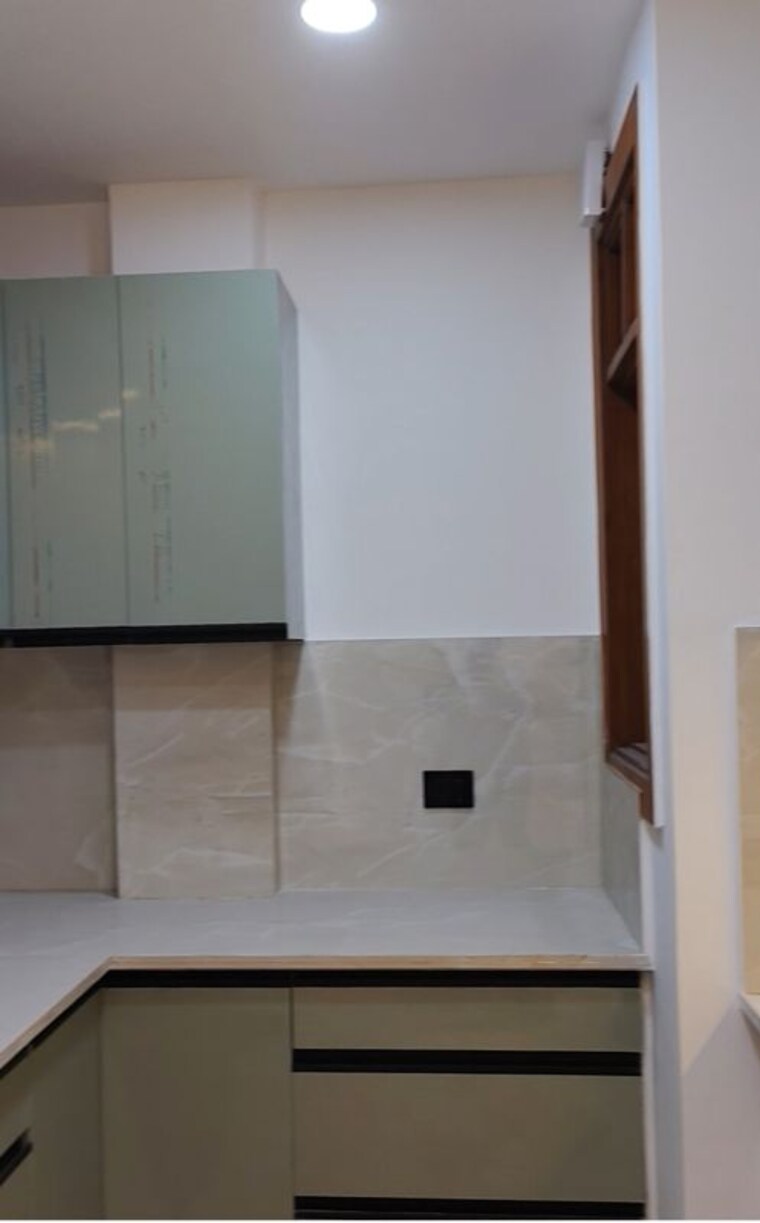 Room, east of kailash 2 Bedroom 100 Sq.Yd. Builder Floor In East Of Kailash Delhi 10286172