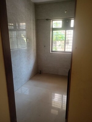 Room in 2 BHK Apartment at Mulund East – for Rent