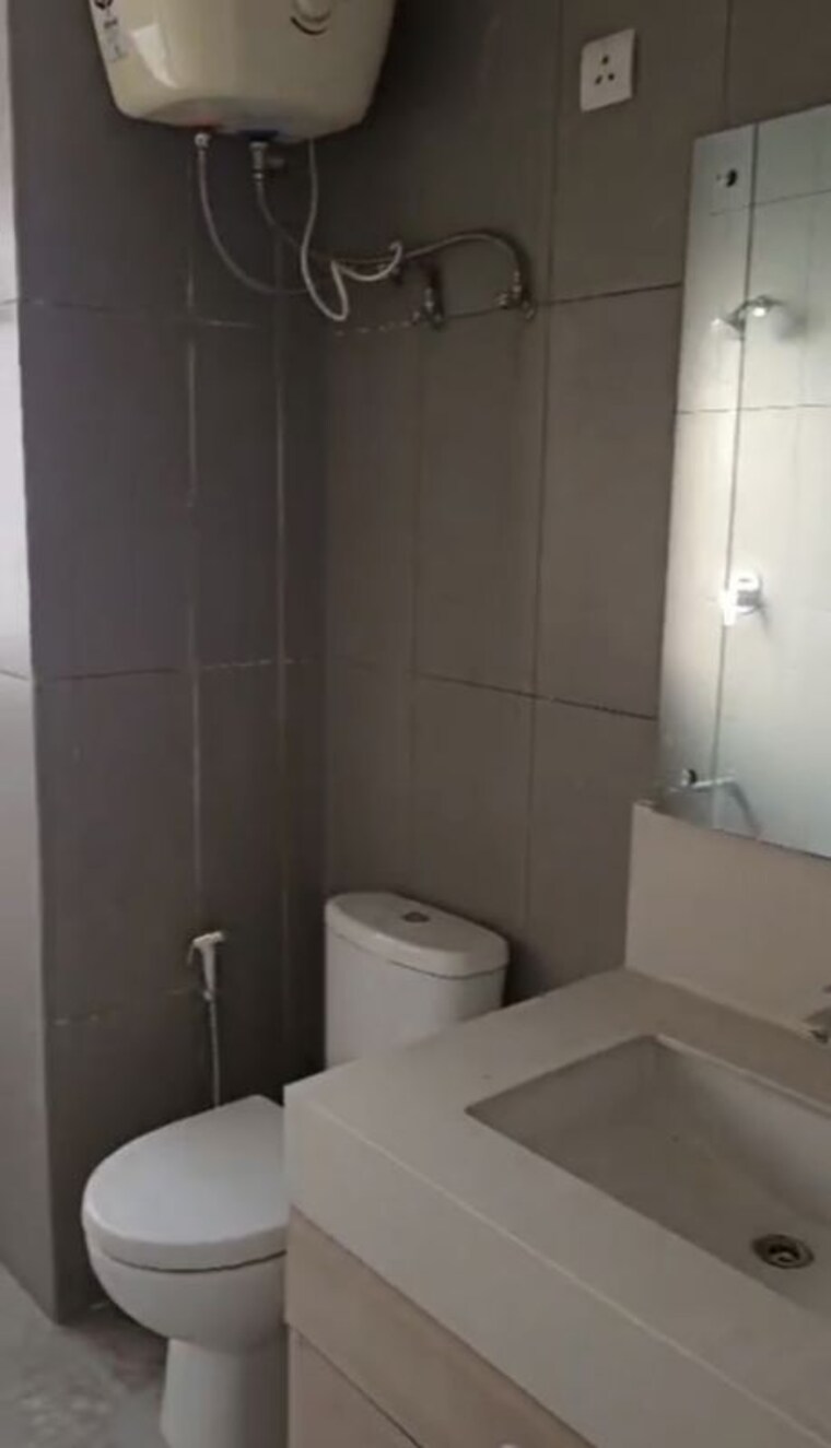 Bathroom, ireo-skyon 3 Bedroom 2050 Sq.Ft. Apartment In Sector 60 Gurgaon 10286372