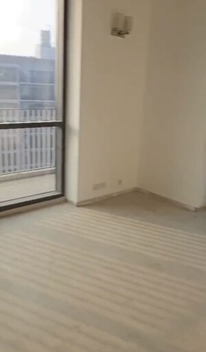 Room in 3 BHK Apartment at Ireo Skyon, Sector 60 – for Rent