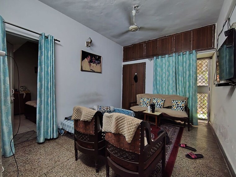 Living Room, ber sarai 2 Bedroom 900 Sq.Ft. Apartment In Ber Sarai Delhi 10286410