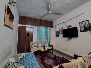 Living Room in 2 BHK Apartment at Ber Sarai – for Rent