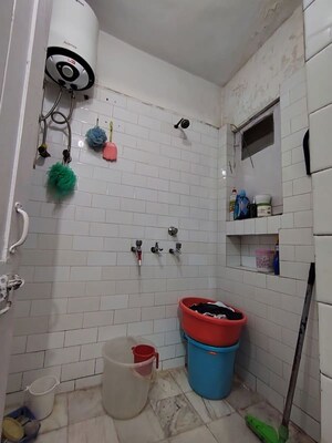 Bathroom in 2 BHK Apartment at Ber Sarai – for Rent