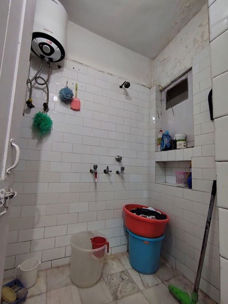 Bathroom, ber sarai 2 Bedroom 900 Sq.Ft. Apartment In Ber Sarai Delhi 10286410