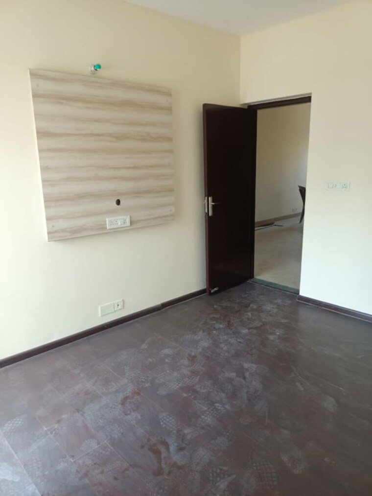 Room, bptp-elite-floors 3 Bedroom 250 Sq.Yd. Builder Floor In Sector 83 Faridabad 10286366