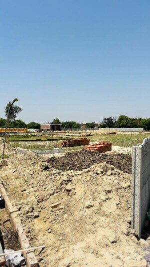  2 BHK Villa at Kursi Road – for Sale