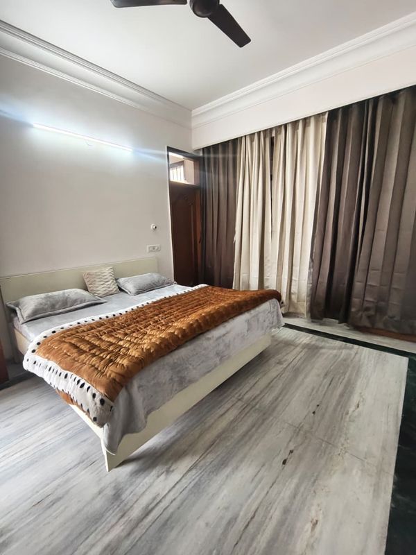 6+ BHK + Extra Room Independent House For Rent in Sector 2