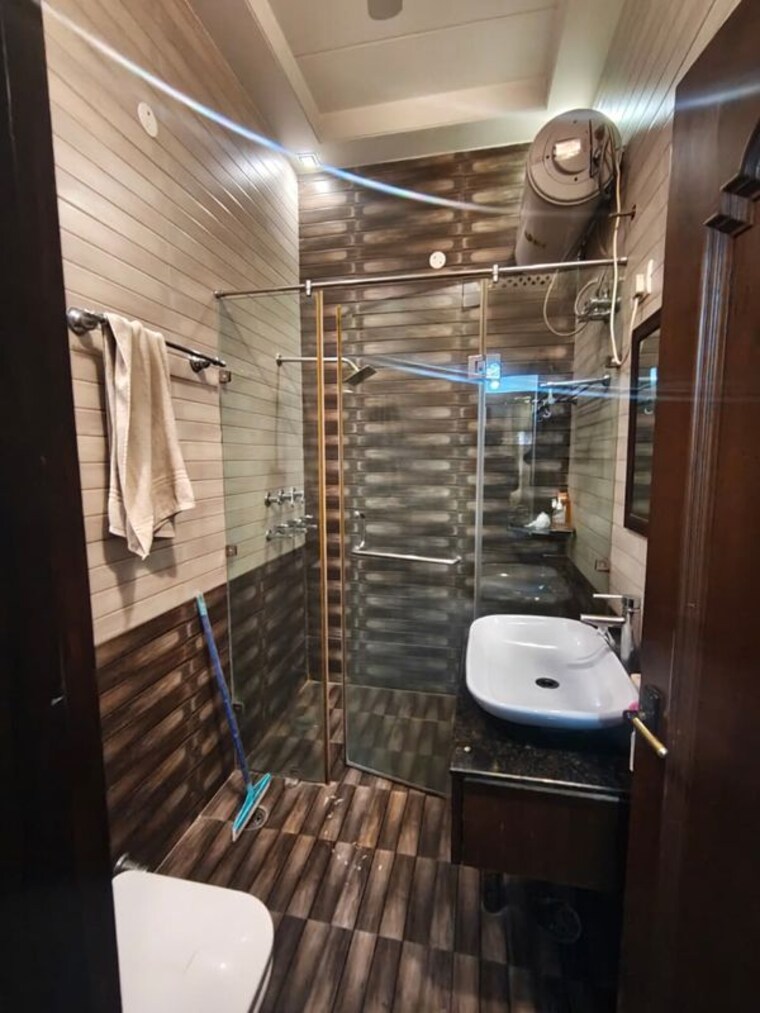 Bathroom, sector 2 6+ Bedroom 3200 Sq.Ft. Independent House In Sector 2 Panchkula 10286404