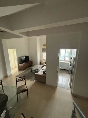 Team Area in 2 BHK Apartment at Indiabulls Blu, Worli – for Rent
