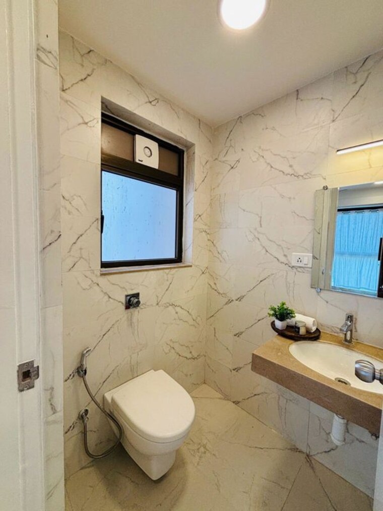 Bathroom, rustomjee-crown 4 Bedroom 1760 Sq.Ft. Apartment In Prabhadevi Mumbai 10286608