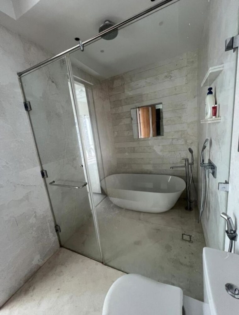 Bathroom, indiabulls-blu 3 Bedroom 1447 Sq.Ft. Apartment In Worli Mumbai 10286641