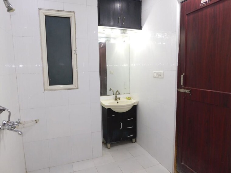 Bathroom, shipra-krishna-vista 5 Bedroom 4000 Sq.Ft. Apartment In Ahinsa Khand 1 Ghaziabad 10287130