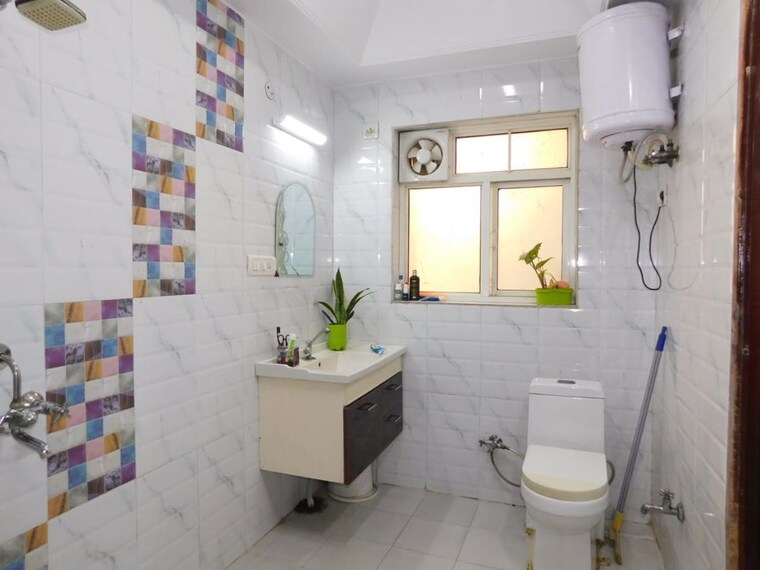 Bathroom, shipra-krishna-vista 5 Bedroom 4000 Sq.Ft. Apartment In Ahinsa Khand 1 Ghaziabad 10287130