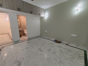 Room in 3 BHK Villa at Ansal Florence Classic, South City 1 – for Rent