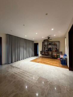 5 BHK + Pooja Room,Servant Room,Study Room Villa For Sale in Wazirganj