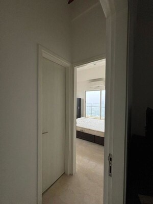 Room in 2 BHK Apartment at Indiabulls Blu, Worli – for Rent