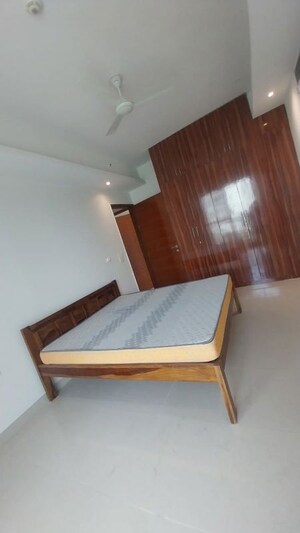 Room in 3.5 BHK Apartment at Mahagun Mezzaria, Sector 78 – for Rent