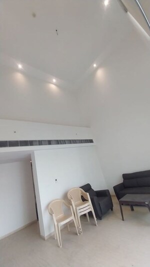 Room in 3.5 BHK Apartment at Mahagun Mezzaria, Sector 78 – for Rent