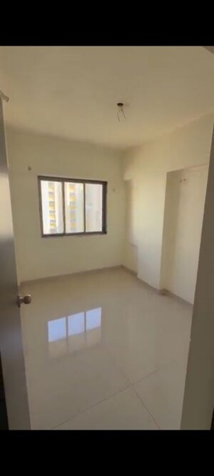 Room in 2.5 BHK Apartment at Runwal Garden City, Balkum Pada – for Sale