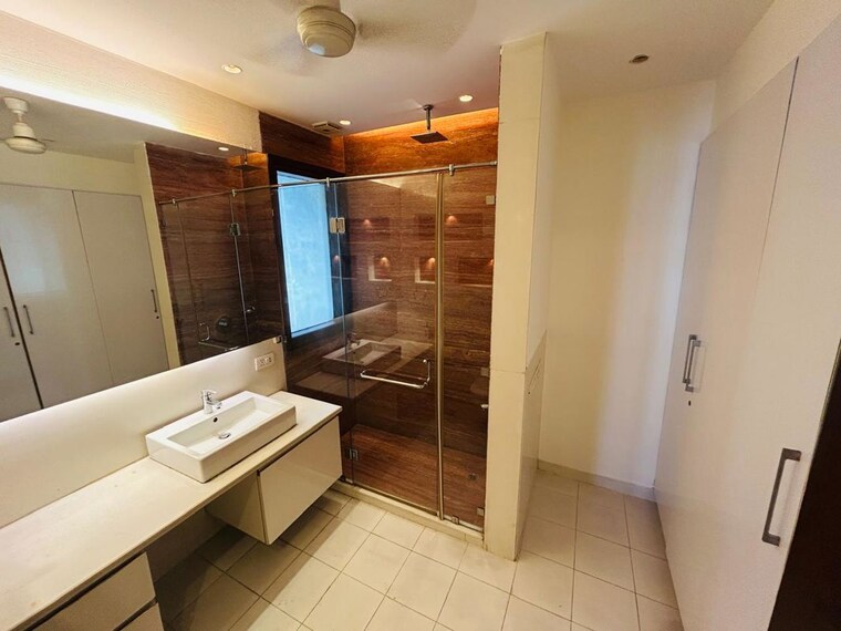 Bedroom, basant gaon 4 Bedroom 400 Sq.Yd. Builder Floor In Basant Gaon Delhi 10287193