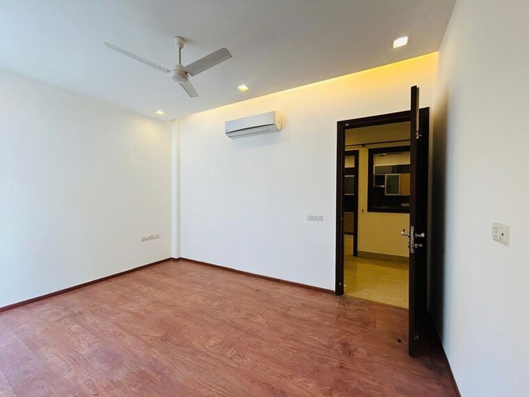 Bedroom, basant gaon 4 Bedroom 400 Sq.Yd. Builder Floor In Basant Gaon Delhi 10287193