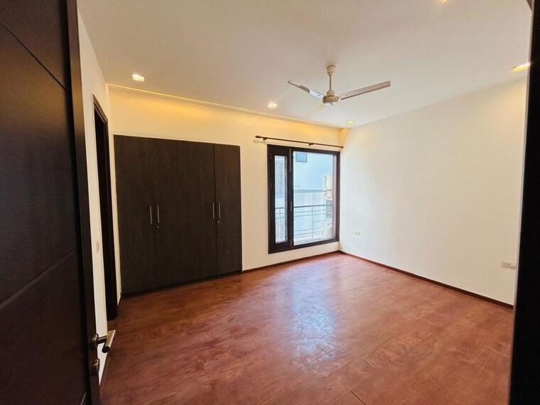 Bedroom, basant gaon 4 Bedroom 400 Sq.Yd. Builder Floor In Basant Gaon Delhi 10287193