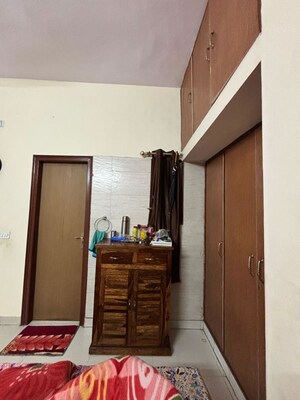 Furnished Amenities in 3 BHK Builder Floor at Hauz Khas – for Rent