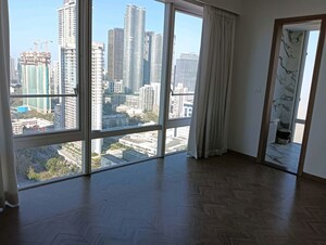Room in 2 BHK Apartment at Indiabulls Blu, Worli – for Rent