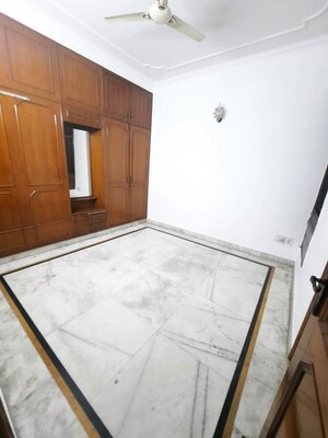 Room in 2 BHK Builder Floor at Malviya Nagar – for Rent