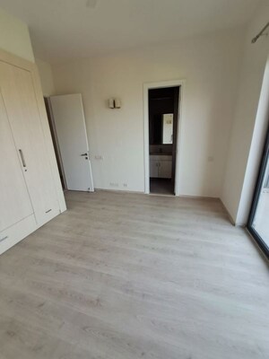 Room in 3.5 BHK Apartment at Ireo Skyon, Sector 60 – for Rent