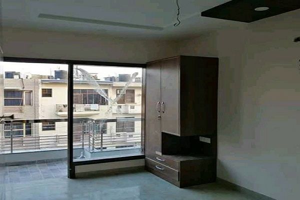 3 BHK Builder Floor For Rent in Sector 18