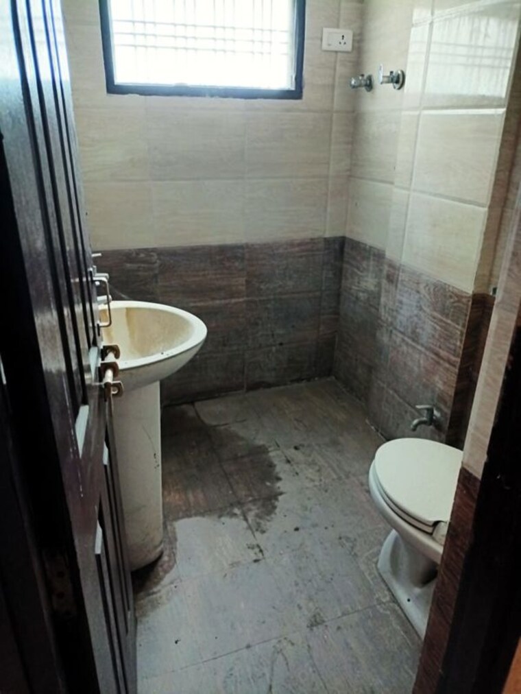 Bathroom, vrindavan yojna 2 Bedroom 1495 Sq.Ft. Builder Floor In Vrindavan Yojna Lucknow 10287606