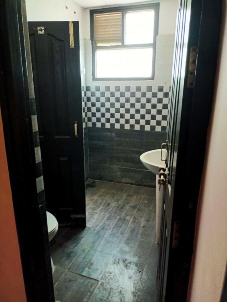 Bathroom, vrindavan yojna 2 Bedroom 1300 Sq.Ft. Builder Floor In Vrindavan Yojna Lucknow 10287564