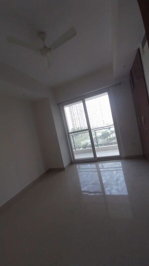 Room in 3.5 BHK Apartment at Mahagun Mezzaria, Sector 78 – for Sale
