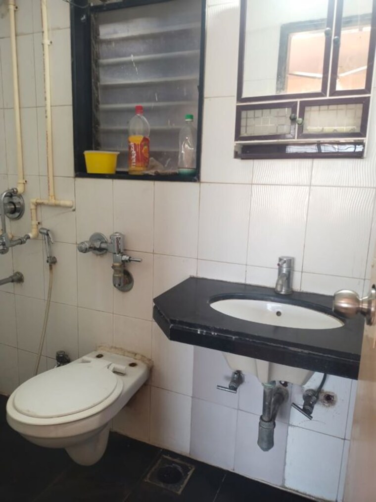Bathroom, dosti-olive 2 Bedroom 636 Sq.Mt. Apartment In Wadala East Mumbai 10287652