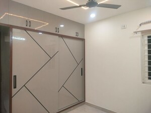 Room in 3 BHK Apartment at Lakshmi Cadillac, Kondapur – for Rent