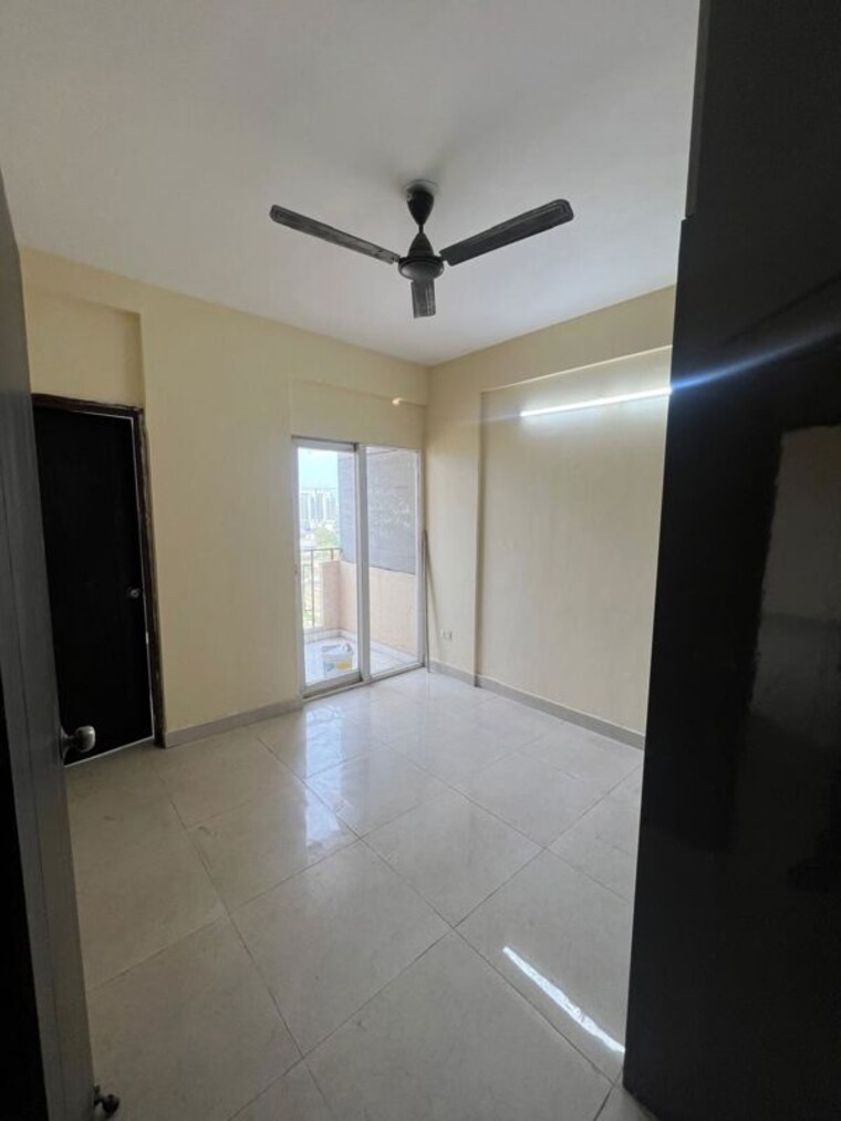 Room, signature-global-orchard-avenue 2 Bedroom 600 Sq.Ft. Apartment In Sector 93 Gurgaon 10287863
